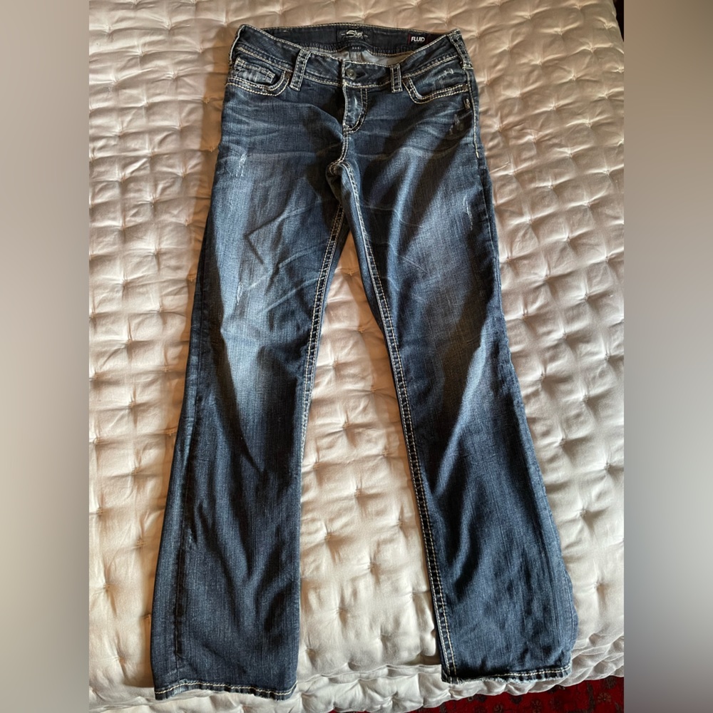 Suki fluid. Mid rise straight leg jeans